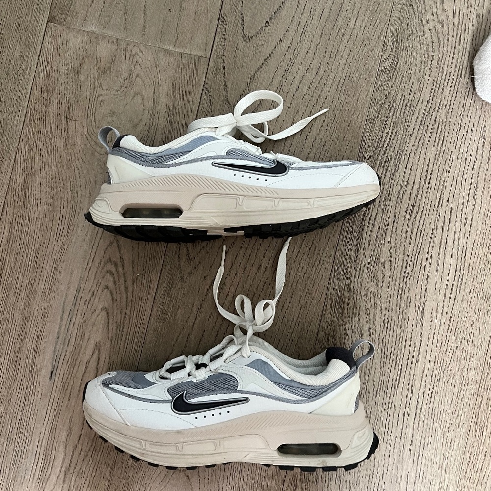 Nike tennis shoes
